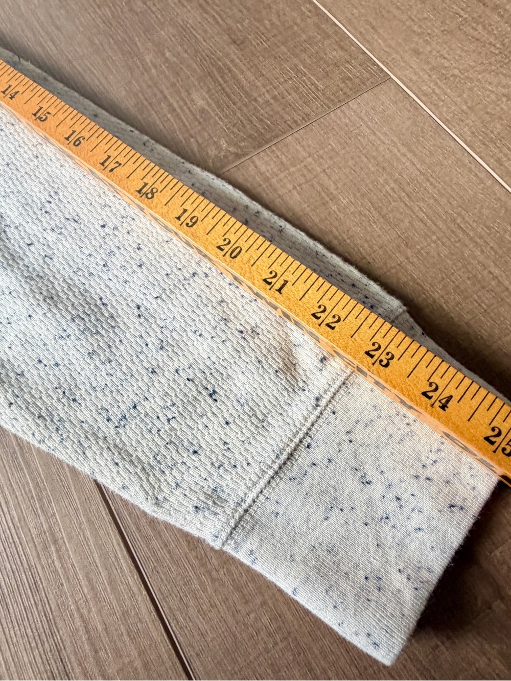 J Crew Men’s Oarsman Henley Pullover Sweater Size Large Light Grey Blue Speckles - Picture 13 of 14